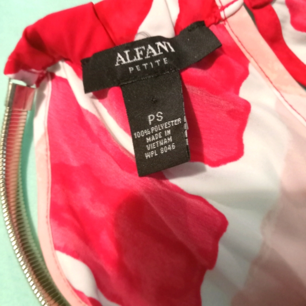 ♥️🩷 NWOT Womens Alfani Small Lightweight Cool Top Blouse Scarf Cut Date Dinner - Picture 2 of 4